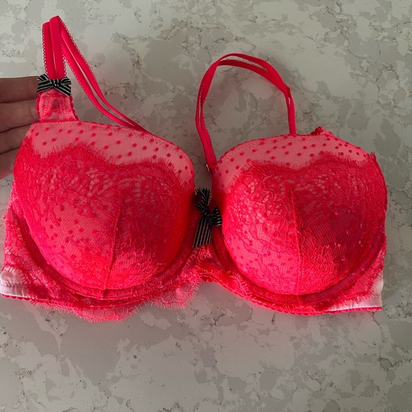 Victoria's Secret Other - NWOT. Victoria’s Secret bra. 34D. Great condition.